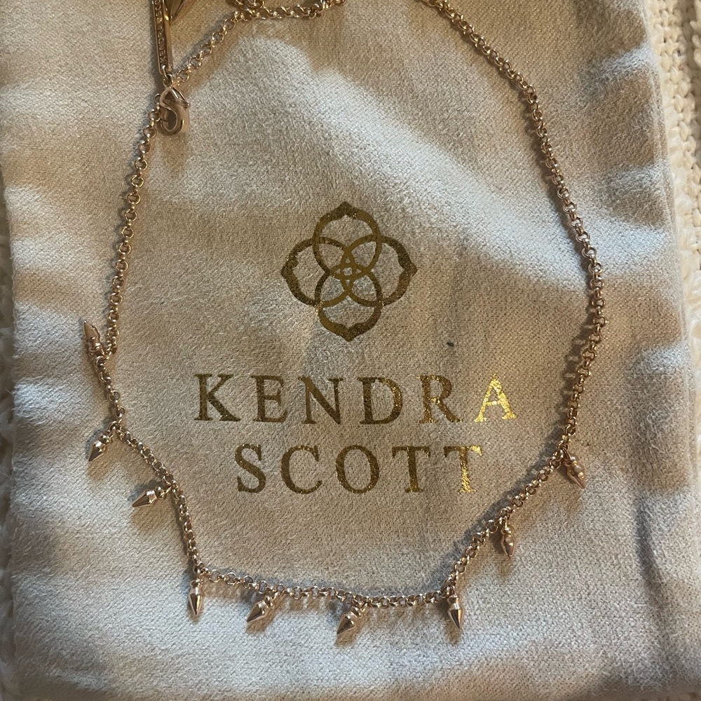 Kendra Scott necklace